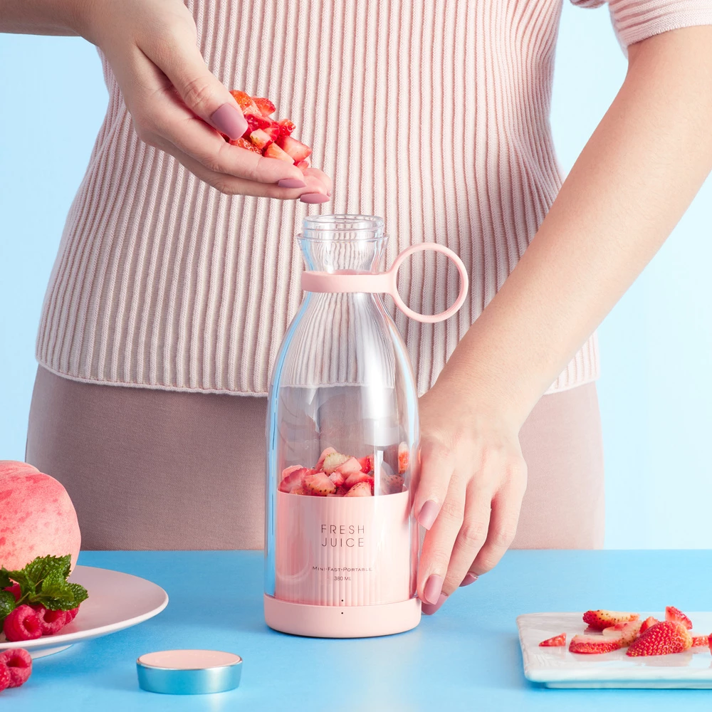 FreshSip Wireless Mini Juicer Cup – 4-Blade Portable Blender 350ml (White/Pink)